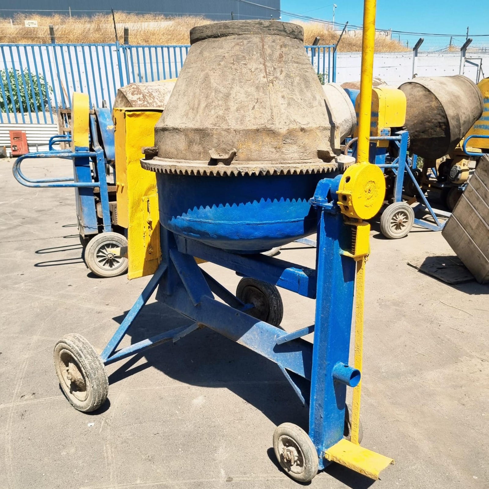 Betonera 200 Litros Volteo Lateral Electrica 1.5HP Nro.08