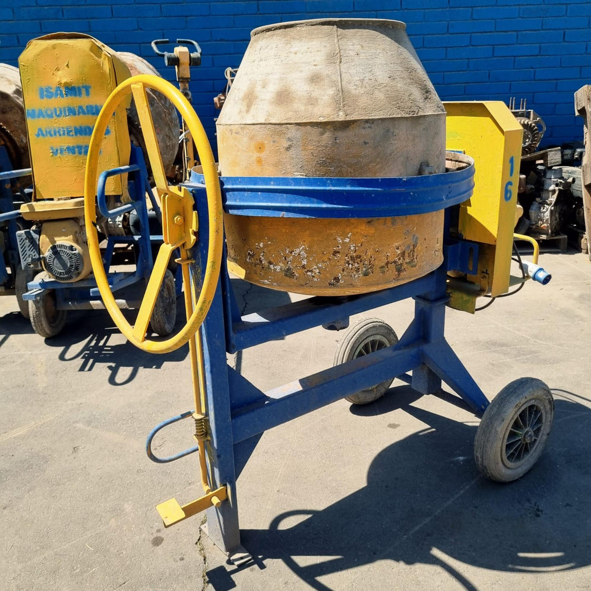 Betonera 200 Litros Volteo Lateral Electrica 1.5HP Nro.14