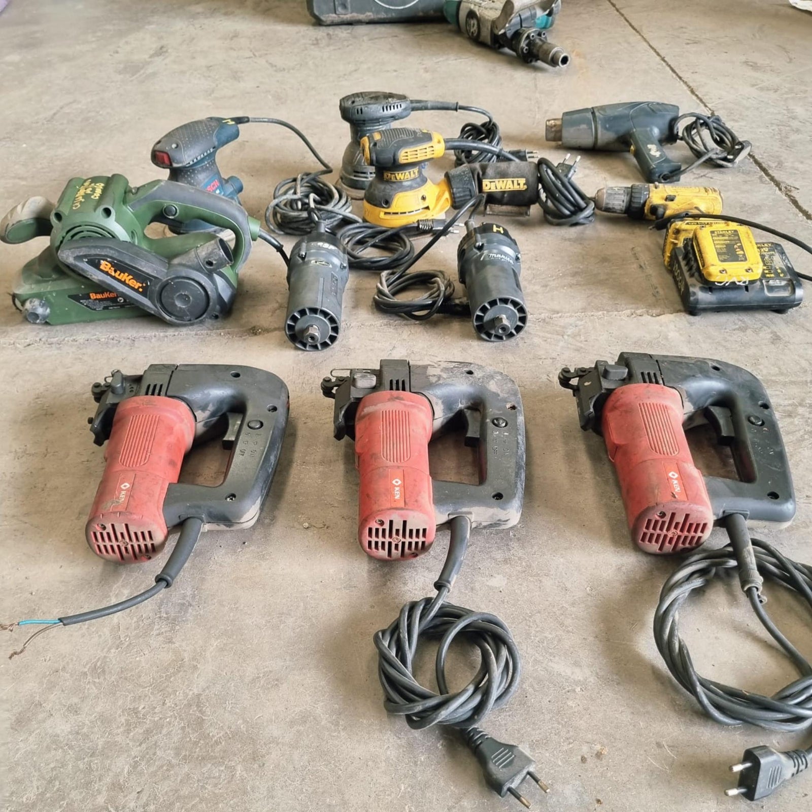 Lote 11 Herramientas de Carpinteria Lijadora Orbital, Sierra Vaivén, Tupi Fresadora