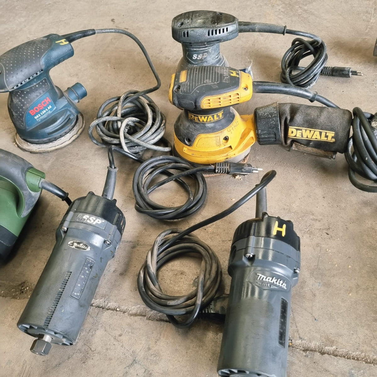 Lote 11 Herramientas de Carpinteria Lijadora Orbital, Sierra Vaivén, Tupi Fresadora