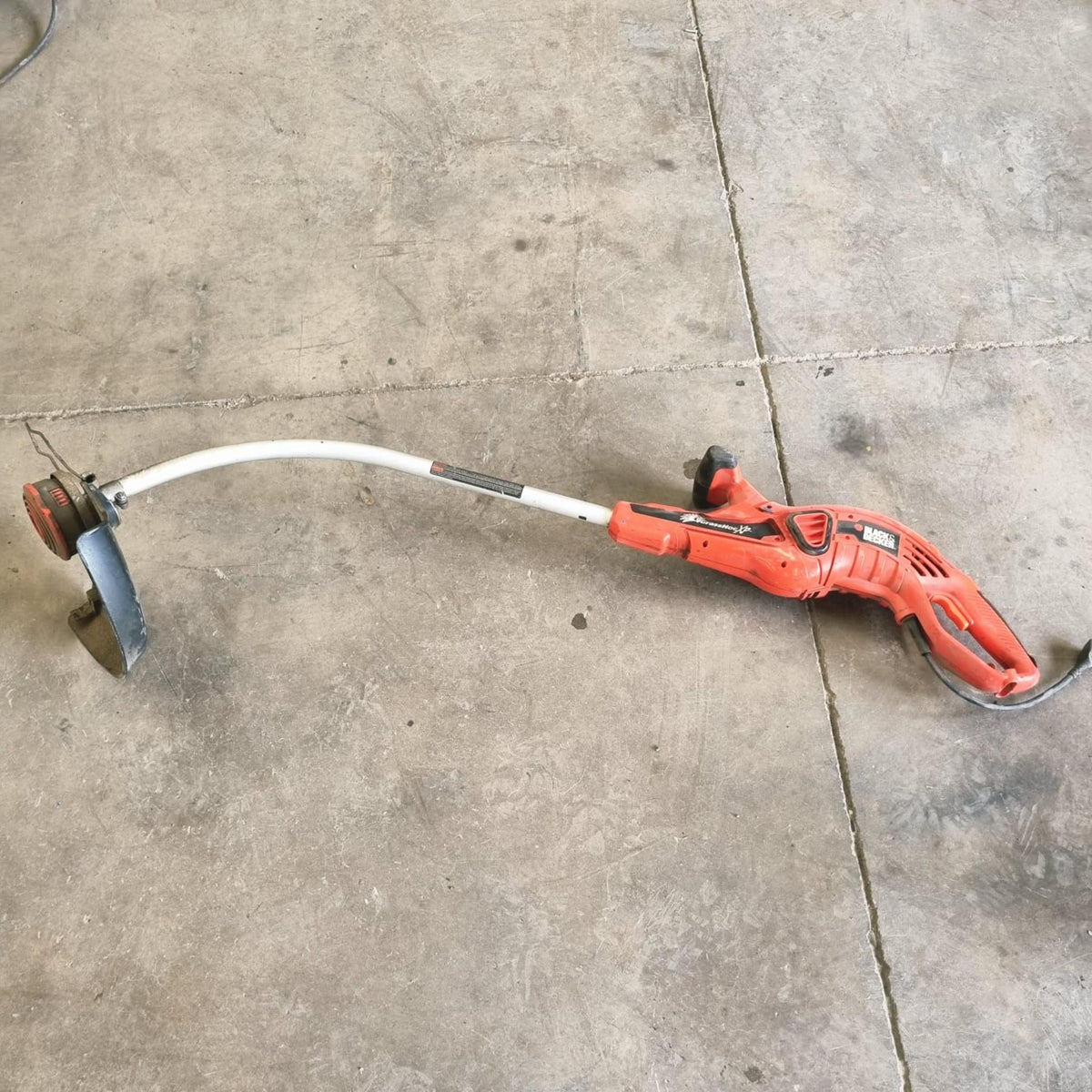 Orilladora eléctrica Black & Decker